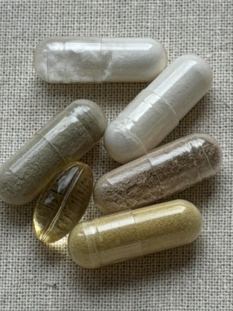 Capsules and softgels in the Female 16-29 Fiks daily sachet